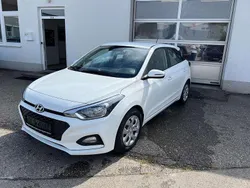Weiß Gebraucht 2019 Hyundai i20 Classic Limousine | 10.780 € (Fairer Preis)