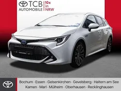 Schneeweiß Gebraucht 2021 Toyota Corolla Team Limousine | 22.879 € (Fairer Preis)