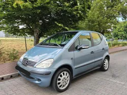 Blau Gebraucht 2003 Mercedes A140 Kleinwagen | 2.600 €