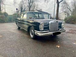 Schwarz Gebraucht 1965 Mercedes 220 SE Limousine | 28.500 €
