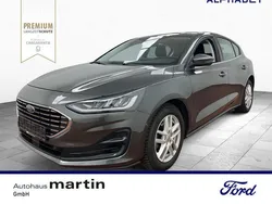 Magnetic grau Gebraucht 2023 Ford Focus Titanium S Limousine | 20.660 € (Superpreis)