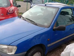 Blau Gebraucht 1998 Peugeot 106 Kleinwagen | 200 €