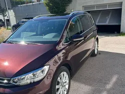 Rot Gebraucht 2018 VW Touran Highline Van / Kleinbus | 22.900 € (Fairer Preis)