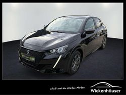 Lackierung schwarz perla nera/ Gebraucht 2021 Peugeot 208 Active Kleinwagen | 14.990 €