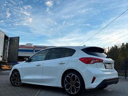 Weiß Gebraucht 2018 Ford Focus ST-Line Limousine | 21.500 €