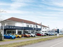 Grau Gebraucht 2021 Peugeot e-2008 Active SUV | 19.990 € (Fairer Preis)