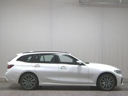 Weiss Gebraucht 2022 BMW 318 M Sport Kombi | 20.690 € (Guter Preis)