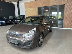 Braun Gebraucht 2014 Kia Rio Platinum Edition Limousine | 7.590 € (Fairer Preis)