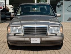 Gold Gebraucht 1995 Mercedes E420 Limousine | 27.500 €