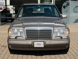 Gold Gebraucht 1995 Mercedes E420 Limousine | 27.500 €