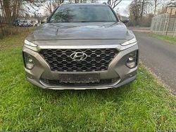 Grau Gebraucht 2018 Hyundai Santa Fe Trend SUV | 17.500 € (Fairer Preis)
