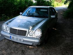 Silber Gebraucht 1999 Mercedes E320 Limousine | 2.800 € (Superpreis)