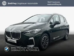 Sanremo green metallic Gebraucht 2024 BMW 218 Active Tourer Performance Van / Kleinbus | 38.990 € (Fairer Preis)