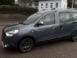Islandgrau Gebraucht 2017 Dacia Dokker Celebration Van / Kleinbus | 8.500 € (Superpreis)