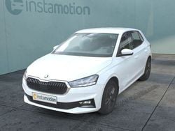 Weiß Gebraucht 2023 Skoda Fabia Style Kleinwagen | 21.479 € (Fairer Preis)