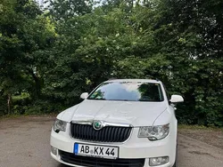 Weiß Gebraucht 2011 Skoda Superb Family Kombi | 6.099 € (Fairer Preis)