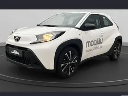 Schneeweiß Gebraucht 2024 Toyota Aygo Business Edition Kleinwagen | 16.685 € (Guter Preis)