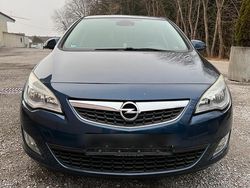 Blau Gebraucht 2012 Opel Astra Limousine | 3.390 € (Guter Preis)