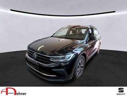 Deep black perleffekt Gebraucht 2021 VW Tiguan Life SUV | 25.480 € (Fairer Preis)