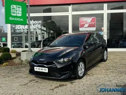 Schwarz Neu 2024 Kia Ceed Comfort Limousine | 27.420 € (Teuer)