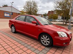 Rot Gebraucht 2004 Toyota Avensis Limousine | 2.900 €
