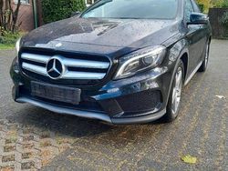 Schwarz Gebraucht 2014 Mercedes GLA220 AMG line SUV | 14.990 € (Fairer Preis)