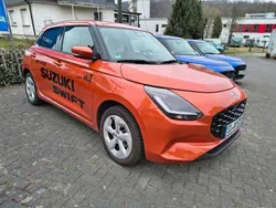 Flame orange peral metallic Gebraucht 2024 Suzuki Swift Comfort+ Limousine | 18.860 € (Etwas zu teuer)