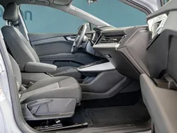 Grau Gebraucht 2022 Audi Q4 e-tron SUV | 25.149 € (Guter Preis)