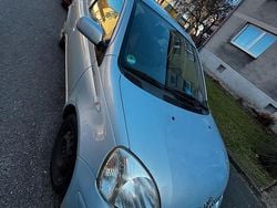 Blau Gebraucht 2003 Toyota Yaris Kleinwagen | 2.650 €