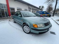 Grün Gebraucht 1997 VW Passat Basis Limousine | 1.800 € (Fairer Preis)
