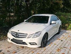 Weiß Gebraucht 2010 Mercedes E350 AMG line Coupé | 13.900 € (Fairer Preis)