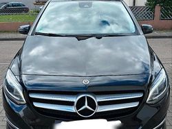 Schwarz Gebraucht 2018 Mercedes 220 Limousine | 14.500 €