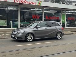 Grau Gebraucht 2013 Mercedes B250 Van / Kleinbus | 15.390 € (Fairer Preis)