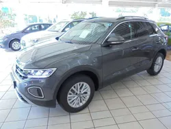 Indiumgrau metallic Gebraucht 2023 VW T-Roc Life SUV | 37.499 € (Teuer)