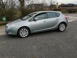 Silber Gebraucht 2010 Opel Astra Edition Limousine | 5.500 € (Etwas zu teuer)