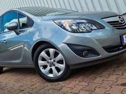 Grau Gebraucht 2012 Opel Meriva Van / Kleinbus | 5.800 € (Guter Preis)