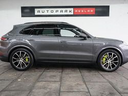 Grau Gebraucht 2024 Porsche Cayenne SUV | 91.880 € (Guter Preis)