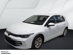 Weiß (pure white) Gebraucht 2024 VW Golf VIII Life Limousine | 22.950 € (Guter Preis)