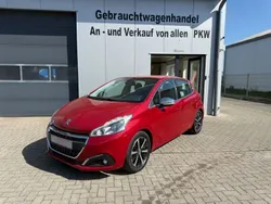 Rot Gebraucht 2017 Peugeot 208 Allure Kleinwagen | 7.500 € (Fairer Preis)