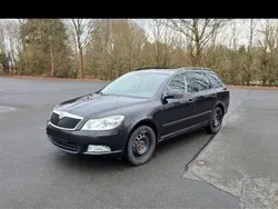 Schwarz Gebraucht 2012 Skoda Octavia Family Kombi | 3.100 €