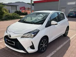 Weiß Gebraucht 2020 Toyota Yaris Comfort Limousine | 11.900 € (Guter Preis)