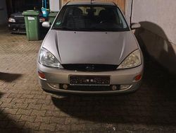 Silber Gebraucht 2000 Ford Focus Ghia Limousine | 600 € (Superpreis)