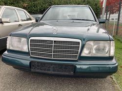 Grün Gebraucht 1995 Mercedes E250 Kombi | 2.250 €