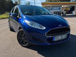 Blau Gebraucht 2016 Ford Fiesta Kleinwagen | 7.299 € (Fairer Preis)