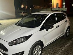 Weiß Gebraucht 2016 Ford Fiesta Limousine | 3.990 € (Guter Preis)