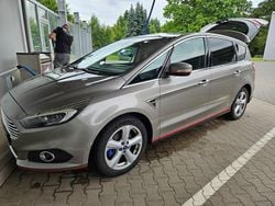Schwarz Gebraucht 2016 Ford S-MAX Vignale Van / Kleinbus | 12.600 € (Fairer Preis)