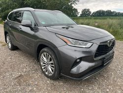 Grau Gebraucht 2022 Toyota Highlander Platinum SUV | 46.000 €