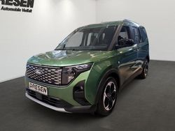 Bursting green metallic (pn4 Neu 2025 Ford Tourneo Courier Active Van / Kleinbus | 35.880 € (Teuer)