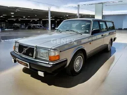 Grau Gebraucht 1992 Volvo 240 Standard Limousine | 22.900 €