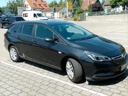Schwarz Gebraucht 2016 Opel Astra Limousine | 6.000 € (Fairer Preis)